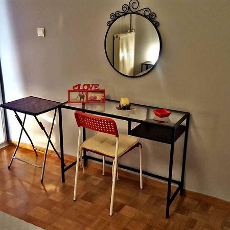 Cozy And Minimal Apartment Пирей Экстерьер фото