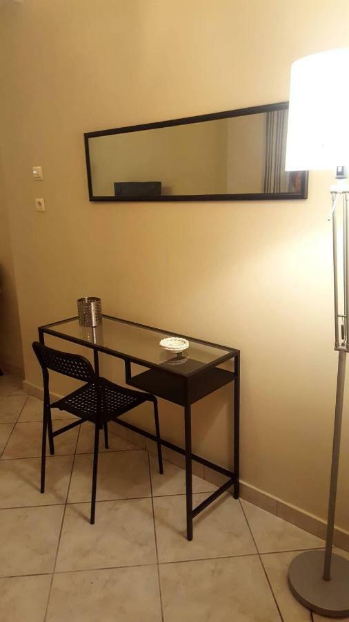 Cozy And Minimal Apartment Пирей Экстерьер фото